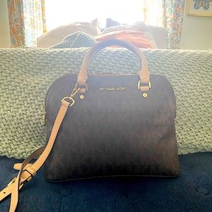 Michael Kors Signature multi wear bag